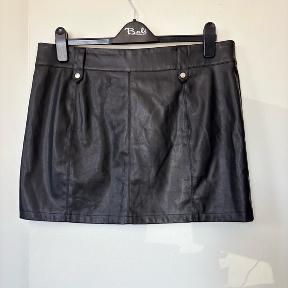 🎉4/30$🎉 Ardene Faux Leather Zipper Mini Skirt - Size XL - Picture 3 of 5